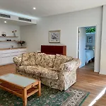 Tranquil Garden Apartment With Living Room
