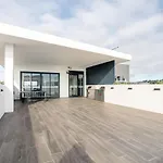 Modern 2Br Apartment Near Wollongong Beach