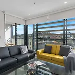 \'Wollongong Inner-City Escape\' Bright Urban Oasis