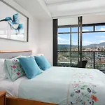 \'Highview Escape\' Central Wollongong Panorama Living
