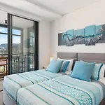 \'Highview Escape\' Central Wollongong Panorama Living