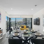 \'Wollongong Inner-City Escape\' Bright Urban Oasis