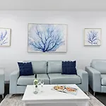 City Beach Escape - Wollongong Waterside Serenity