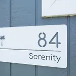 Sweet Beautiful Tiny Home With Pool And 2 Minute Drive To The Beach
