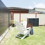 Sweet Beautiful Tiny Home With Pool And 2 Minute Drive To The Beach
