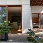 Tranquil 2 Bedroom Garden Apart