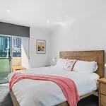 Stadium Escape - A Contemporary Beachside Retreat