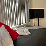 Central Twin Room With Private Bathroom