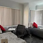 Central Twin Room With Private Bathroom