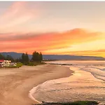 Luxe Newly Renovated 2 Bed Unit - Walk To Beach