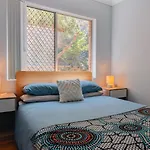 Harbourside Bliss: 2-Bedroom Coastal Apartment