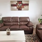 Wollongong Flat 10Mins Walk To Hospital & Train Station, Free Parking & Wi-Fi