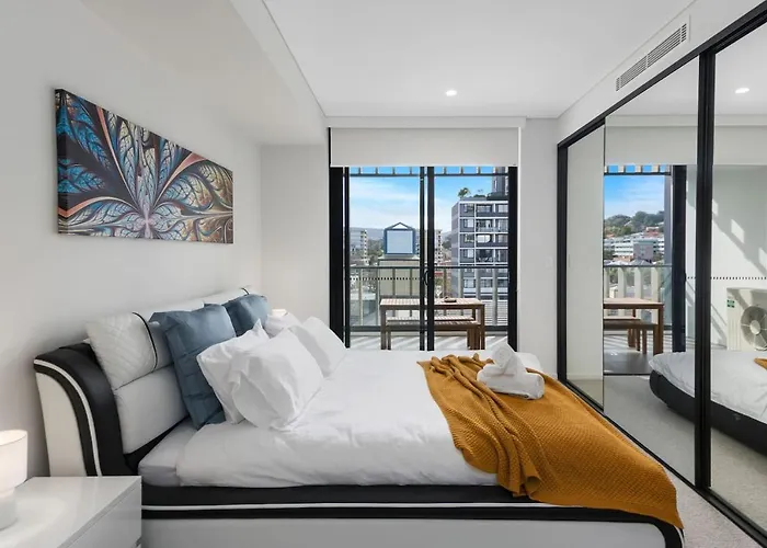 \'Wollongong Inner-City Escape\' Bright Urban Oasis