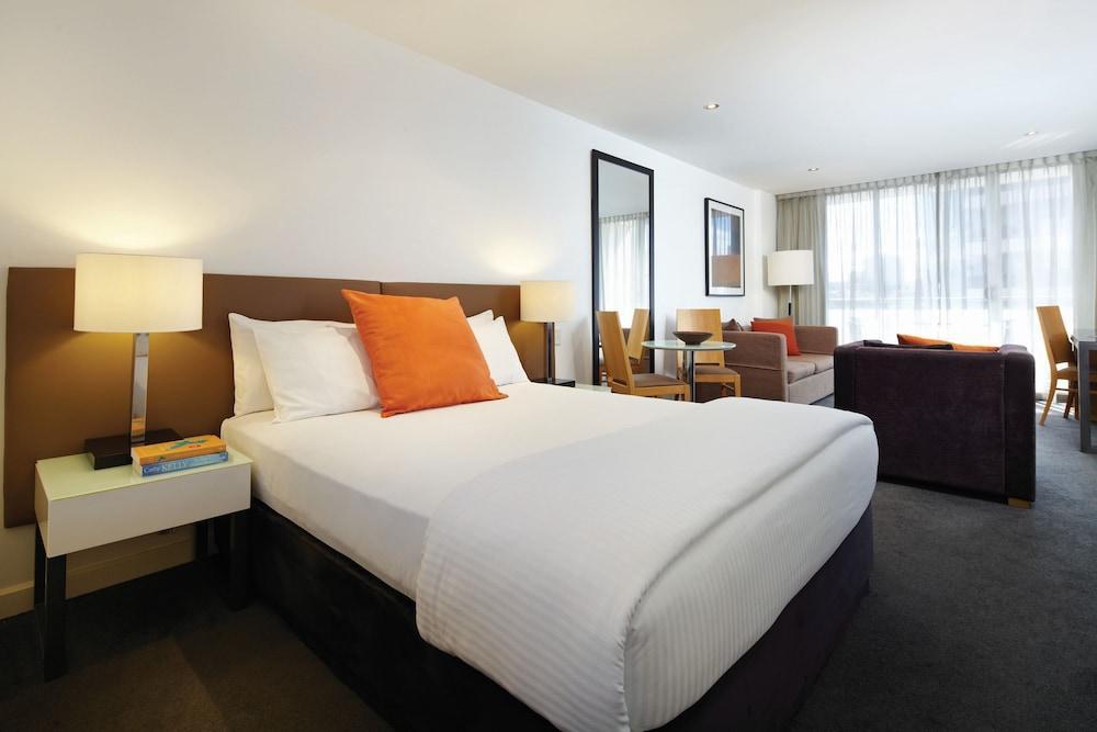 Adina Aparthotel 4*