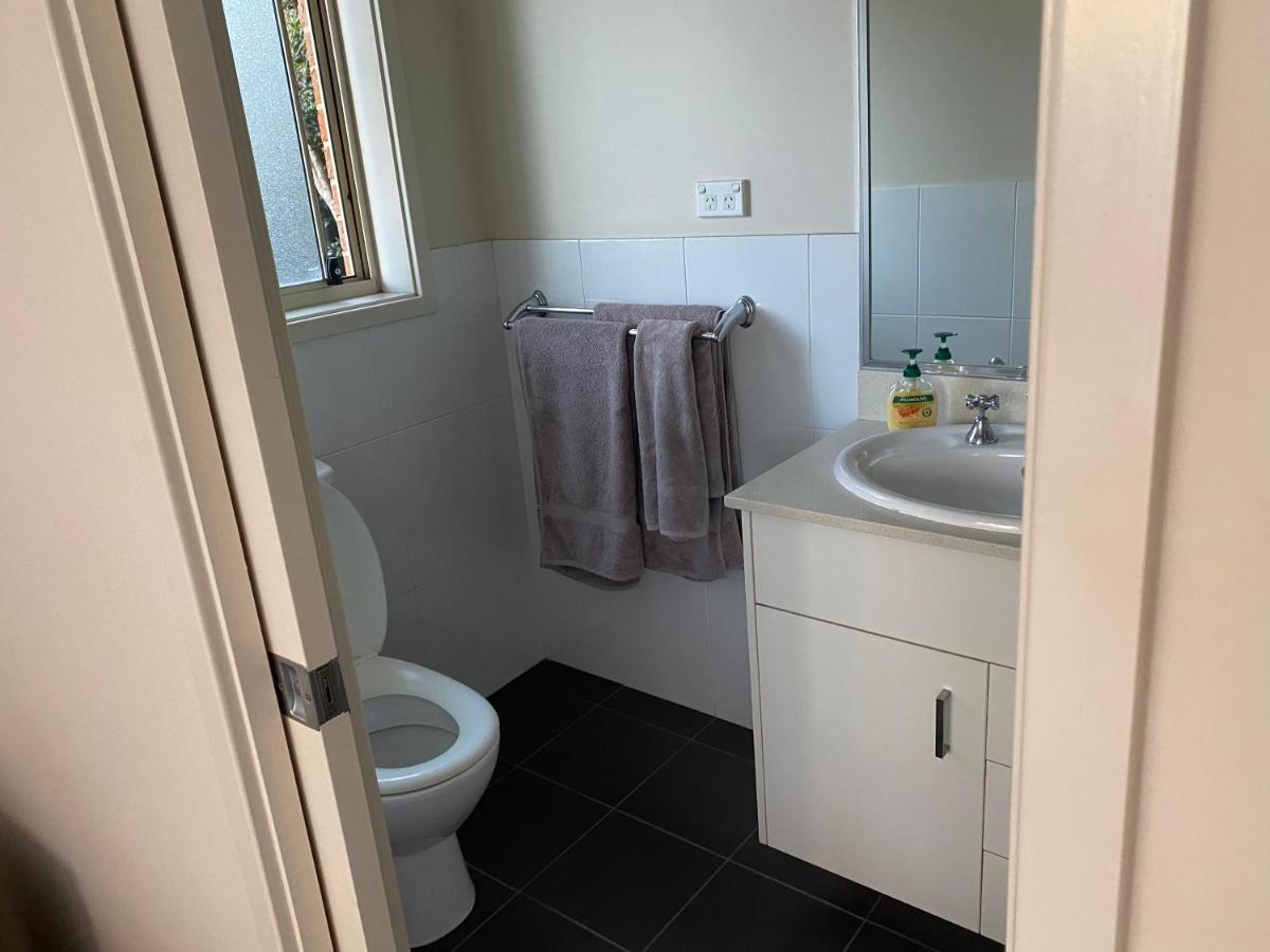 Homestay Private With Ensuite And Parking Close To Cbd *