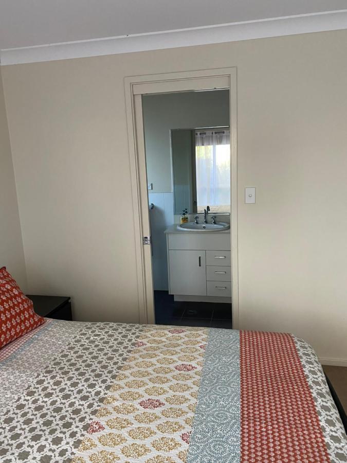 Private With Ensuite And Parking Close To Cbd Homestay *