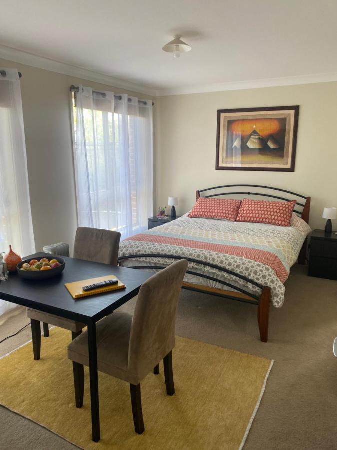 Homestay Private With Ensuite And Parking Close To Cbd Wollongong