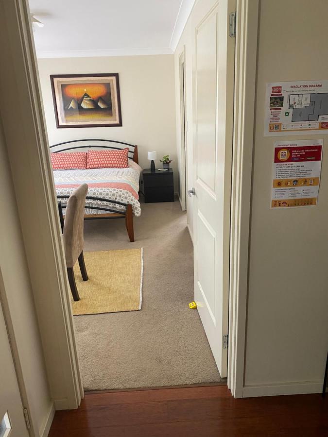 Homestay Private With Ensuite And Parking Close To Cbd