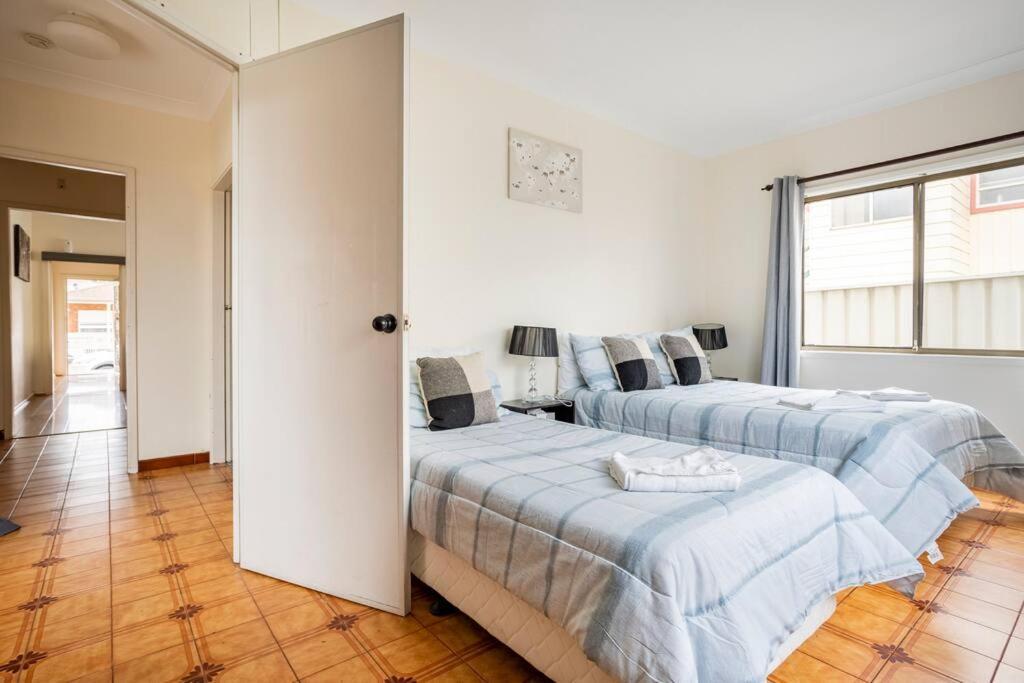 Station House With Wi-fi,75 Inch Tv, Netflix,parking,beach Holiday home Wollongong