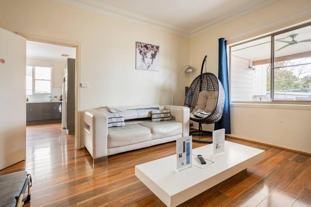 Station House With Wi-fi,75 Inch Tv, Netflix,parking,beach * Wollongong