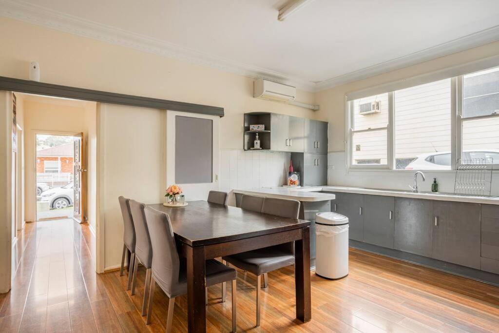 Holiday home Station House With Wi-fi,75 Inch Tv, Netflix,parking,beach Wollongong