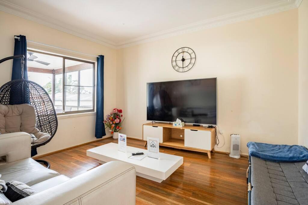 Station House With Wi-fi,75 Inch Tv, Netflix,parking,beach Wollongong