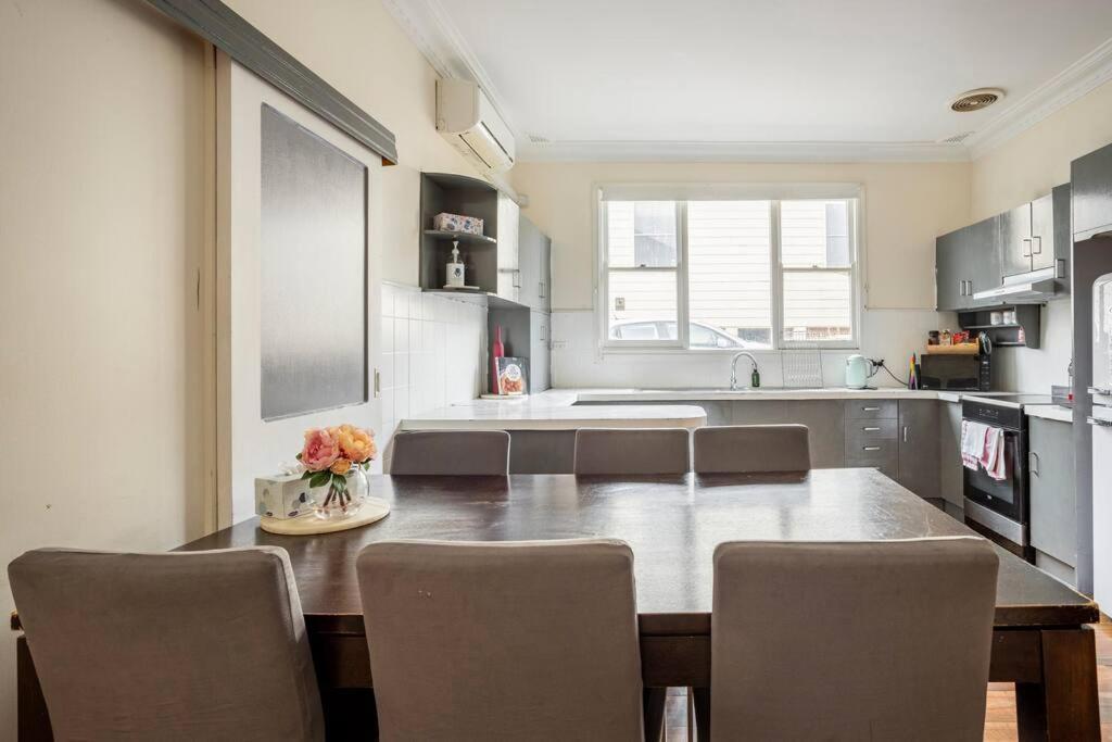 Station House With Wi-fi,75 Inch Tv, Netflix,parking,beach * Wollongong