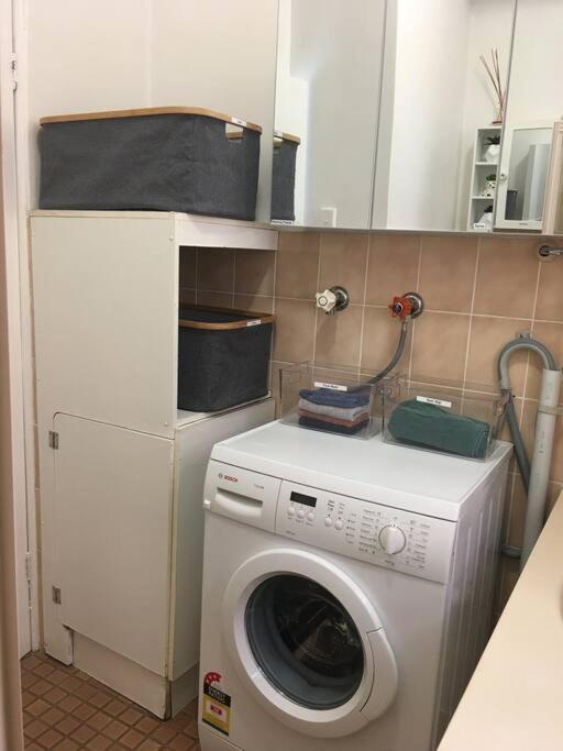Apartment 2 Bedroom Small Unit 1 Minute Walk To Shopping Centre No Parking Slot