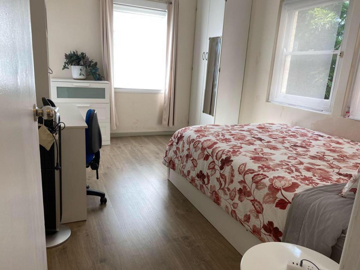 2 Bedroom Small Unit 1 Minute Walk To Shopping Centre No Parking Slot Apartment