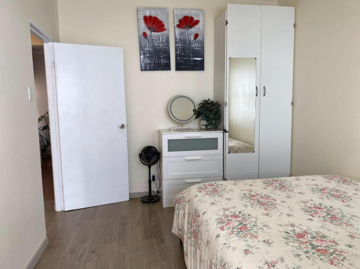 2 Bedroom Small Unit 1 Minute Walk To Shopping Centre No Parking Slot * Wollongong