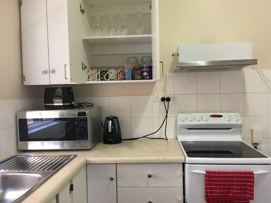 2 Bedroom Small Unit 1 Minute Walk To Shopping Centre No Parking Slot Apartment Wollongong