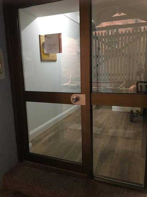 Apartment 2 Bedroom Small Unit 1 Minute Walk To Shopping Centre No Parking Slot Wollongong