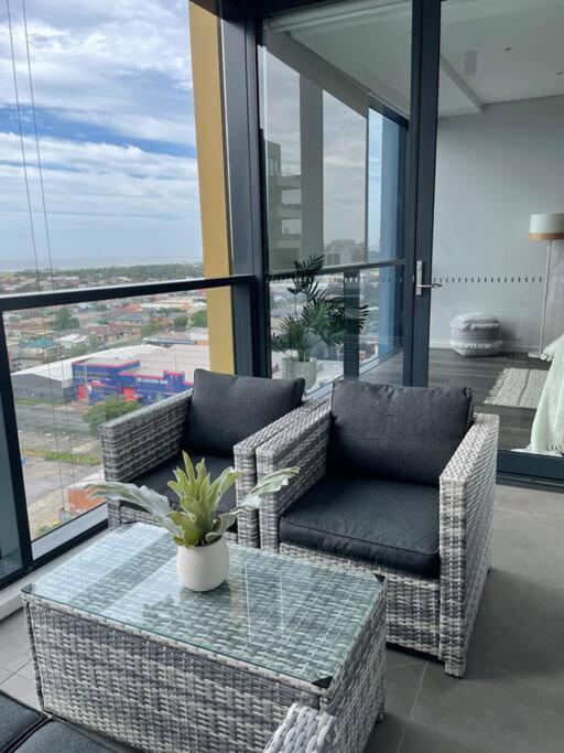Designer 1 Bedroom Apt In With Ocean Views *