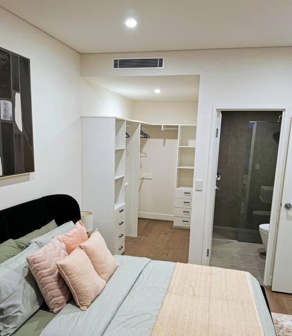 Urban Oasis: Central Apartment Wollongong