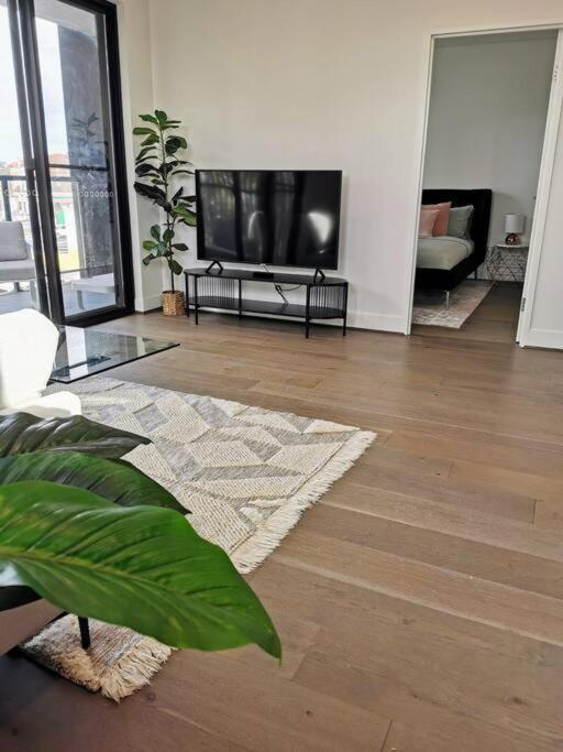 Apartment Urban Oasis: Central Wollongong