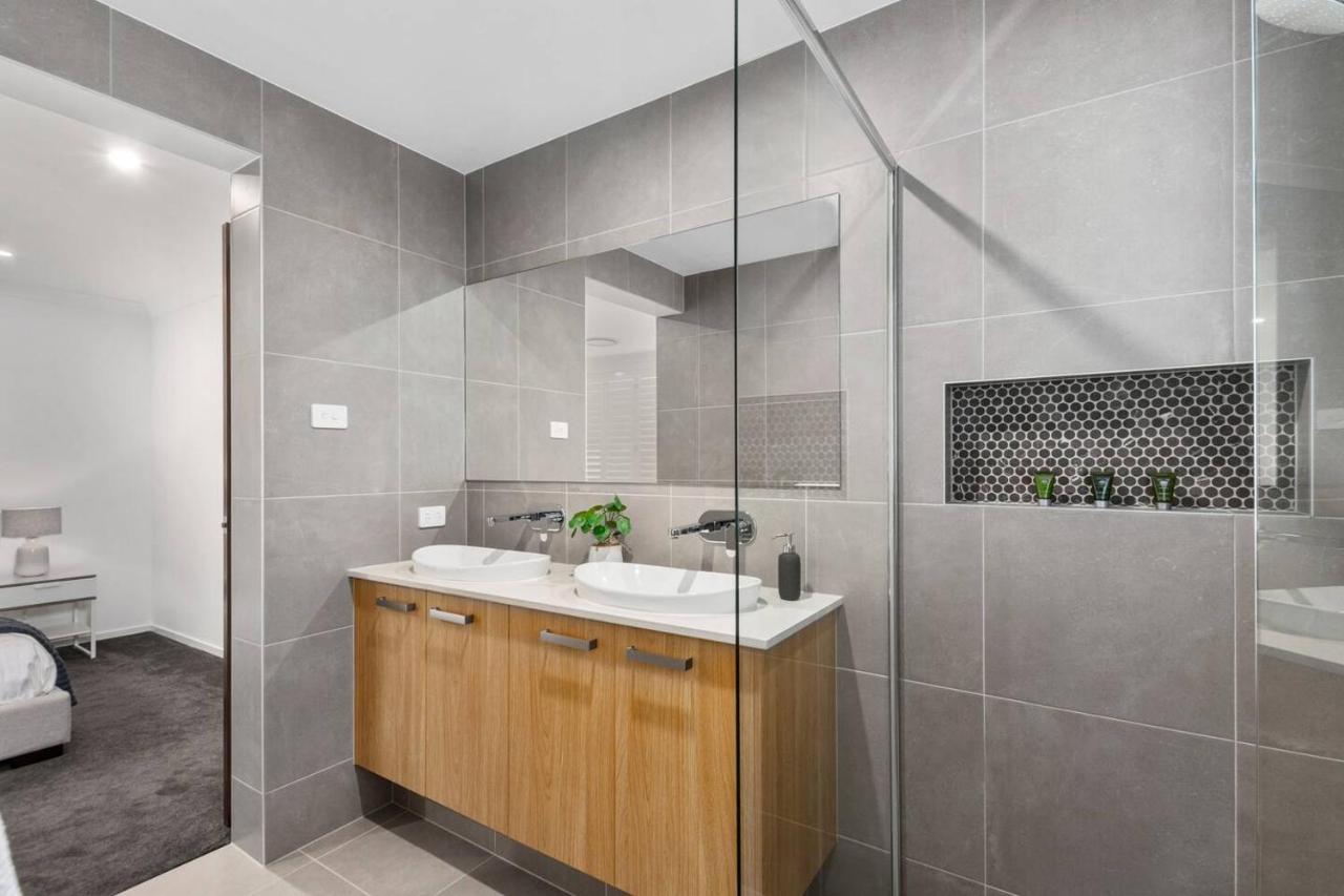 East Corrimal Escape - Beautiful Beachside Living Holiday home *