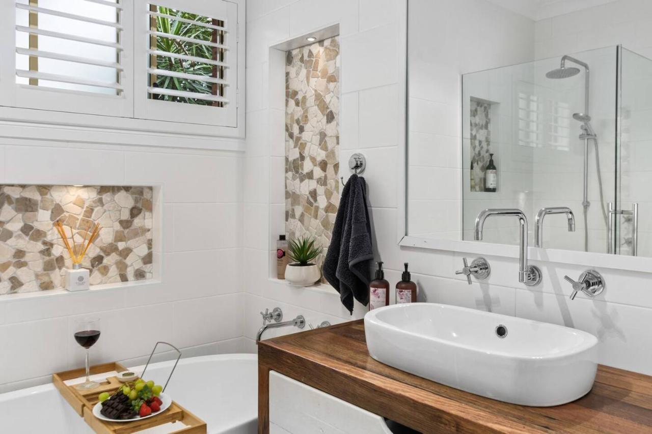Thalassa Escape - Coastal Chic With Balinese Patio Holiday home *