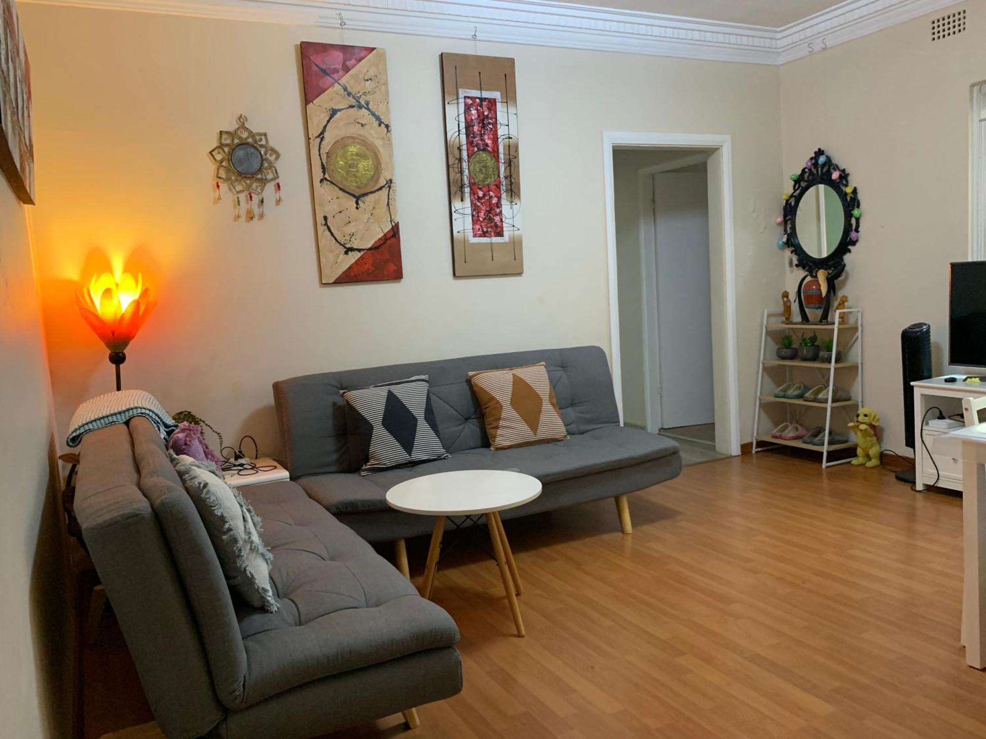 2 Bedroom Small Unit 1 Minute Walk To Shopping Centre No Parking Slot Apartment *