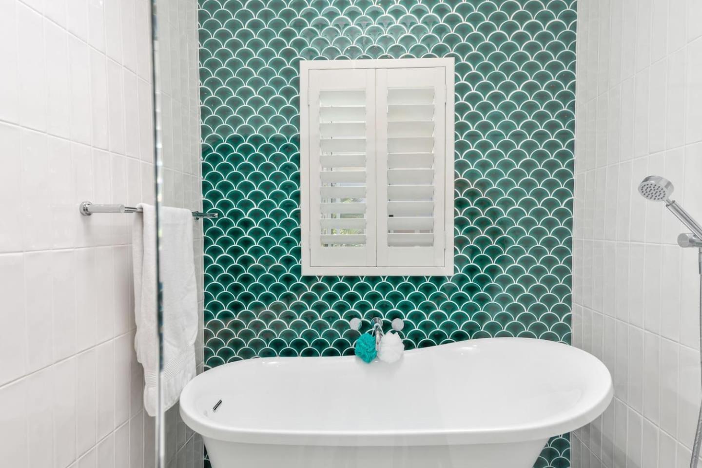 Keiraville Poolside Escape - Proximity Holiday home *