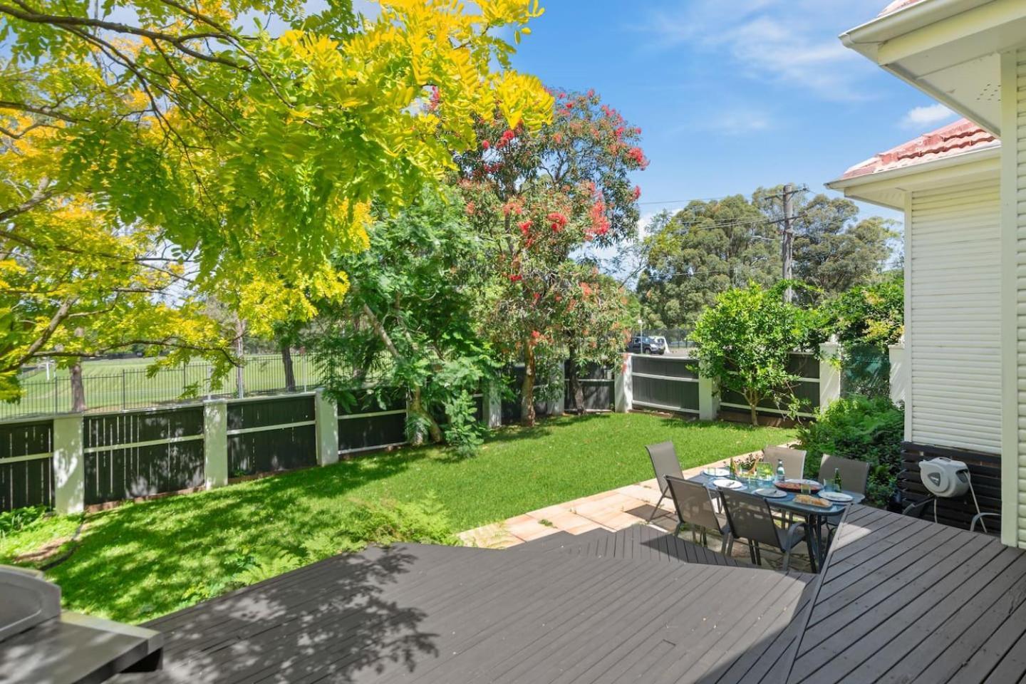 Keiraville Poolside Escape - Proximity Holiday home Wollongong