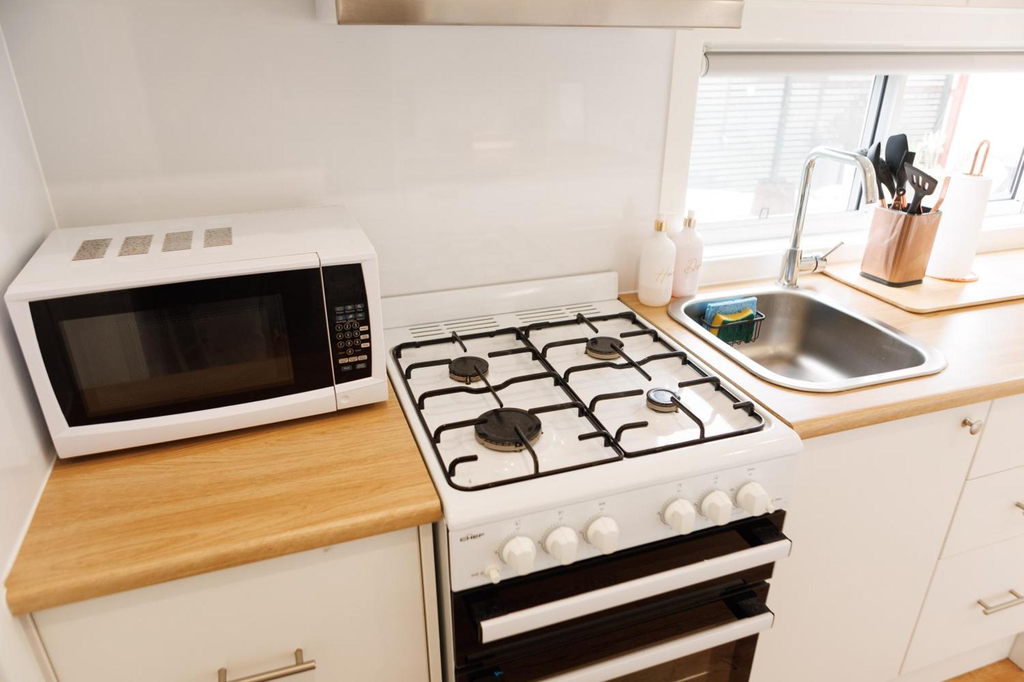 Sweet Beautiful Tiny With Pool And 2 Minute Drive To The Wollongong