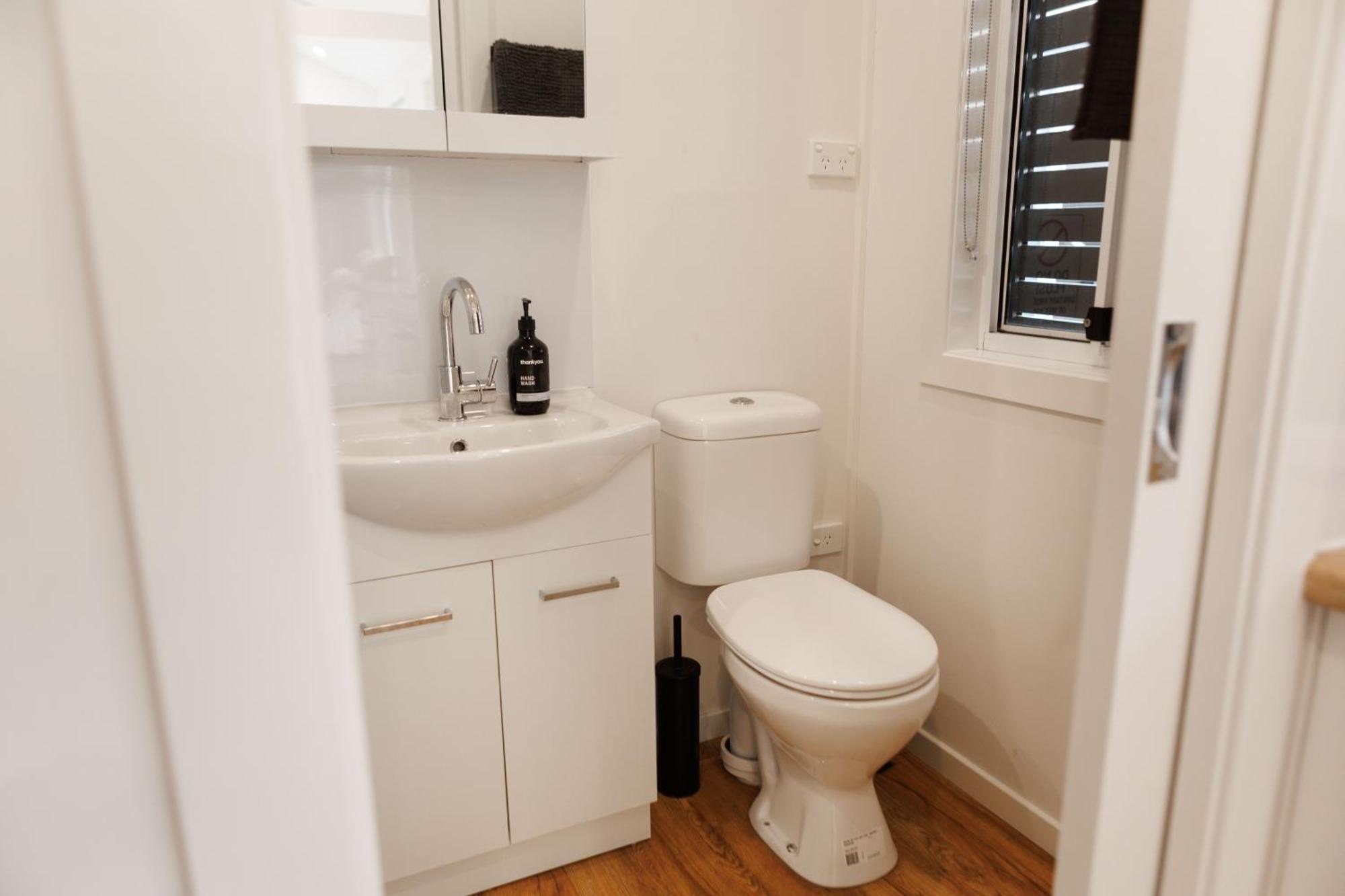 Chalet Sweet Beautiful Tiny With Pool And 2 Minute Drive To The