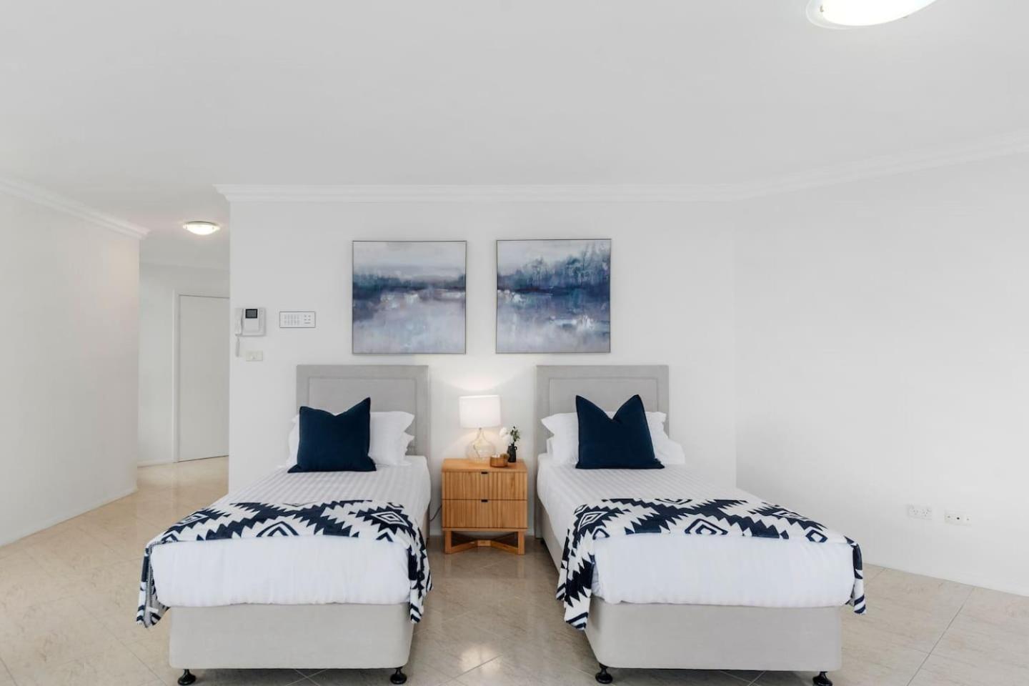 Ocean Vista Escape - A Lofty Beachfront Penthouse Apartment Wollongong