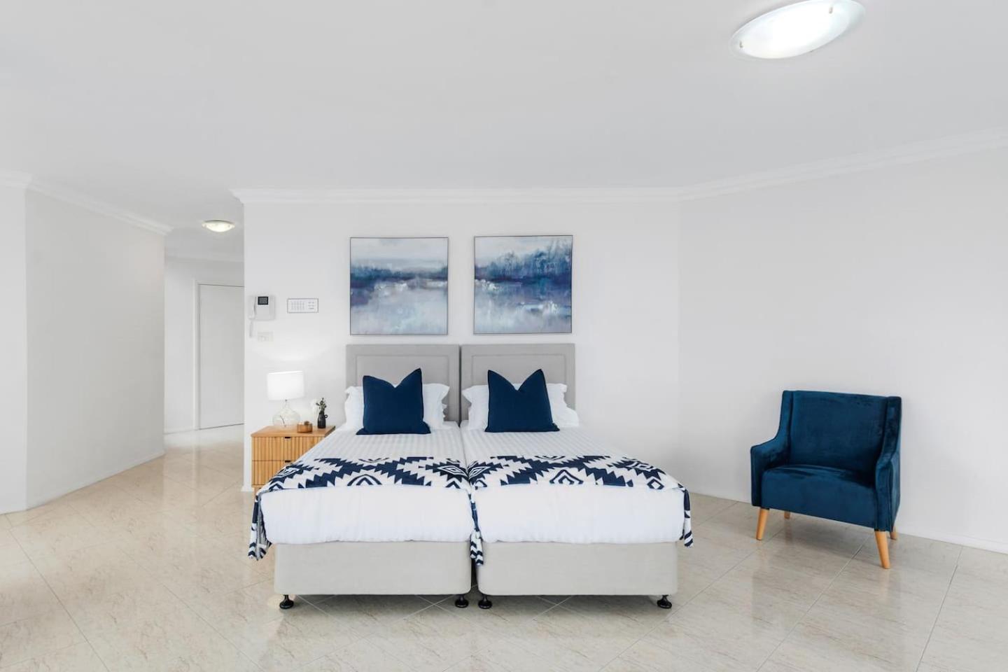 Apartment Ocean Vista Escape - A Lofty Beachfront Penthouse Wollongong