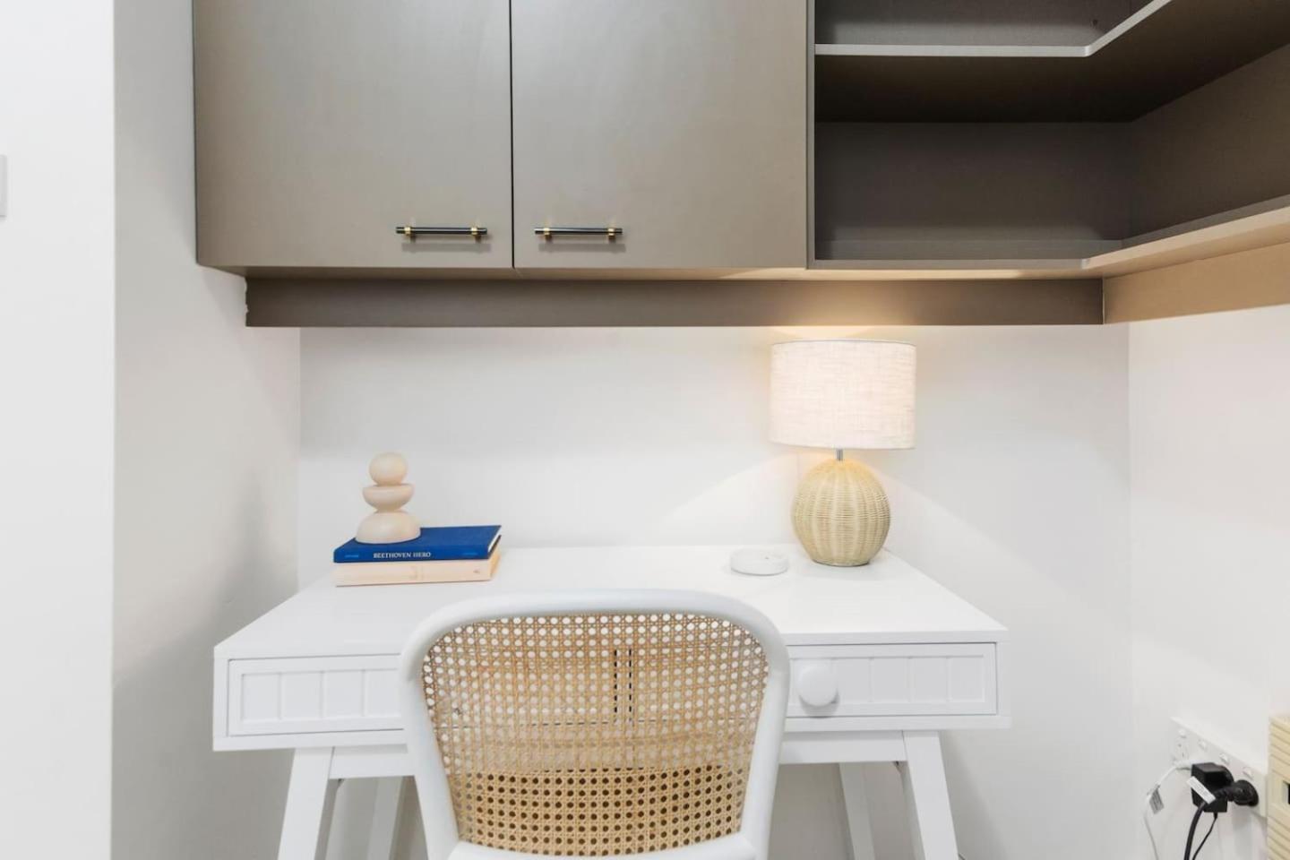 Ocean Vista Escape - A Lofty Beachfront Penthouse Apartment