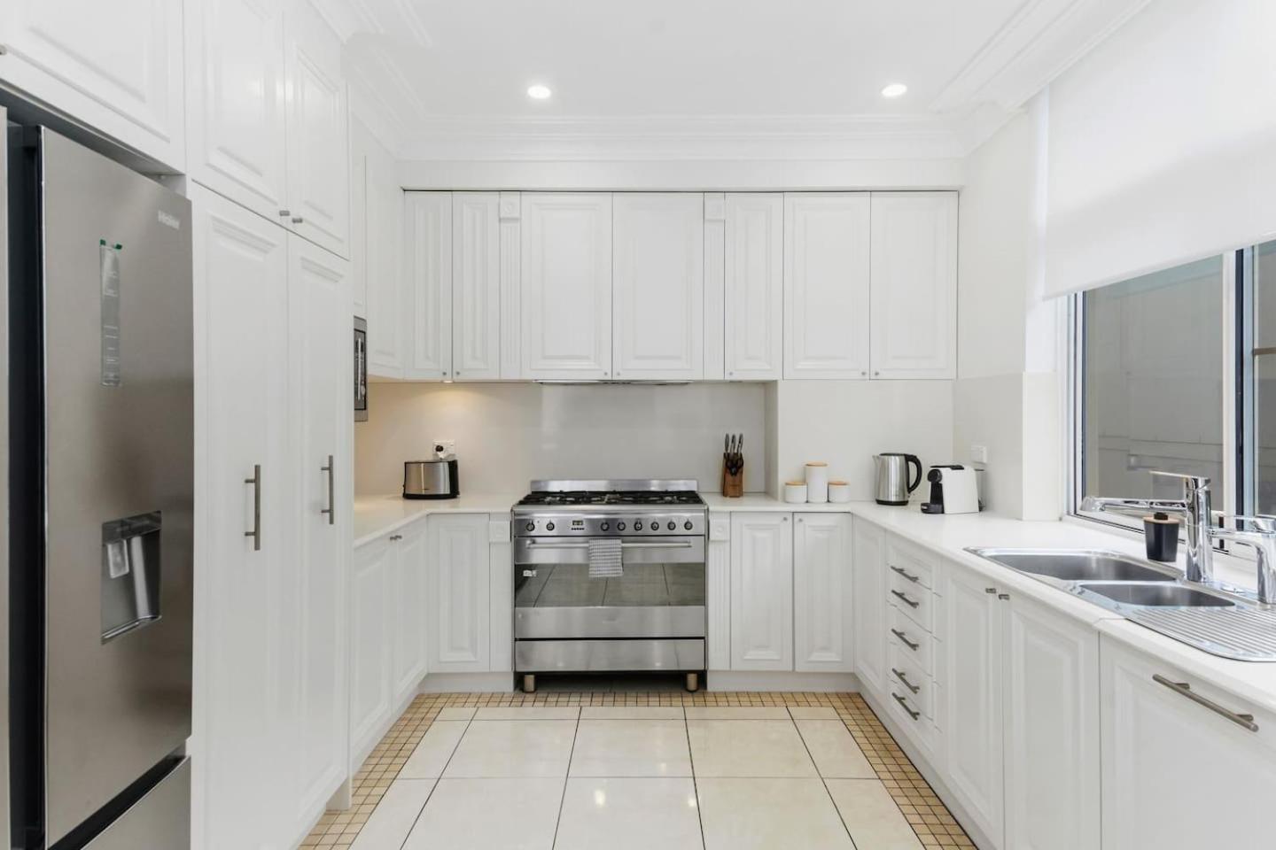 Apartment Ocean Vista Escape - A Lofty Beachfront Penthouse Wollongong