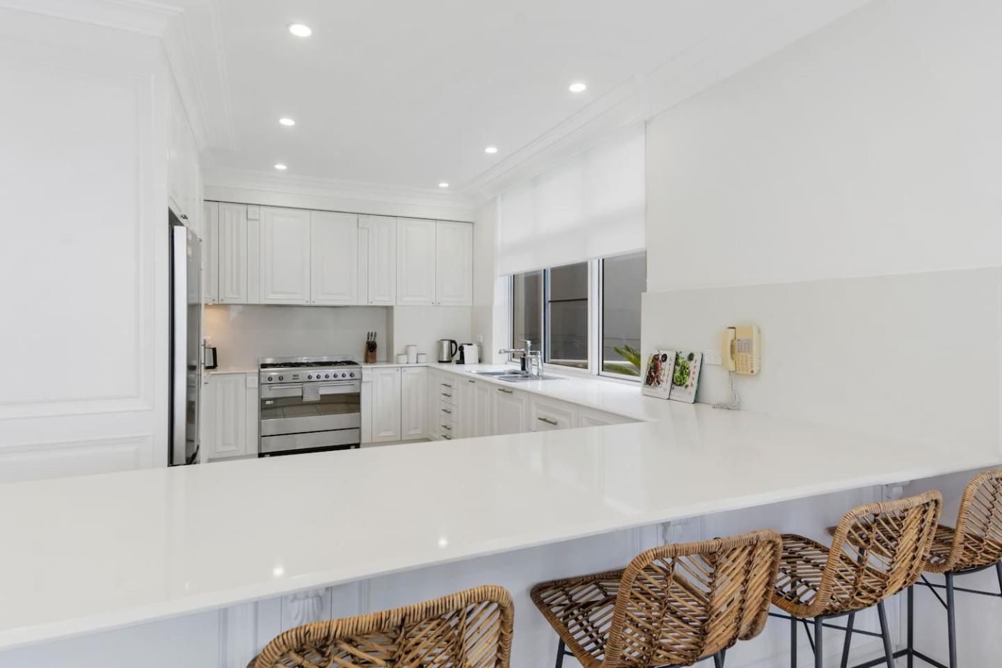 Ocean Vista Escape - A Lofty Beachfront Penthouse Wollongong