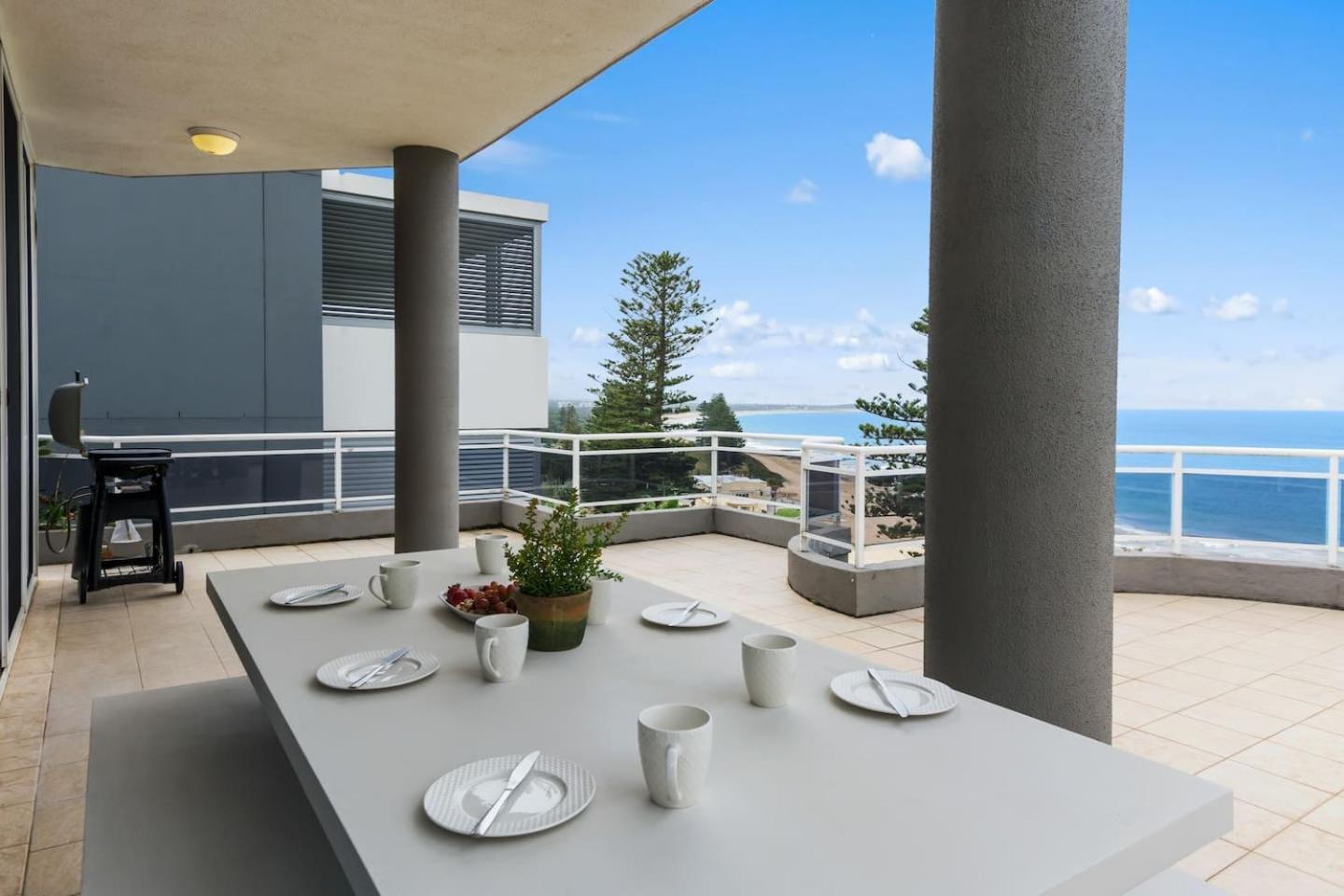 Ocean Vista Escape - A Lofty Beachfront Penthouse Apartment Wollongong