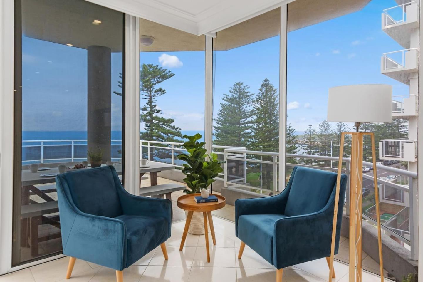 Apartment Ocean Vista Escape - A Lofty Beachfront Penthouse Wollongong