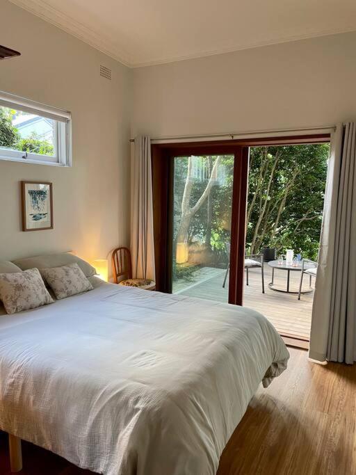 Tranquil 2 Bedroom Garden Wollongong